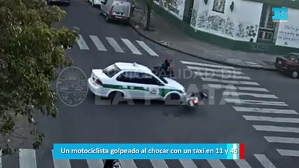 Download Video: Un motociclista golpeado al chocar con un taxi en 11 y 46