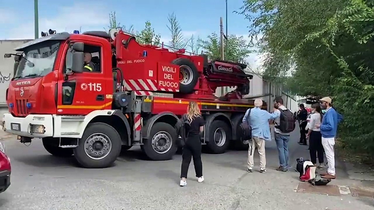 Crollo palazzina a Torino: il testimone: "Ho aiutato un uomo ad uscire da sotto le macerie"