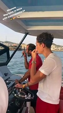 Cathy Guetta fière : son fils Elvis passe son permis bateau !