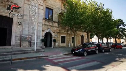 Download Video: Puglia: minaccia con un coltello la moglie. Il figlio minore chiama i Carabinieri, tragedia sfiorata a Gioia del Colle -