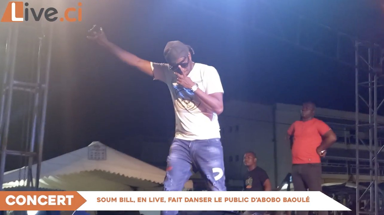 Soum Bill fait danser le public d'Abobo Baoulé