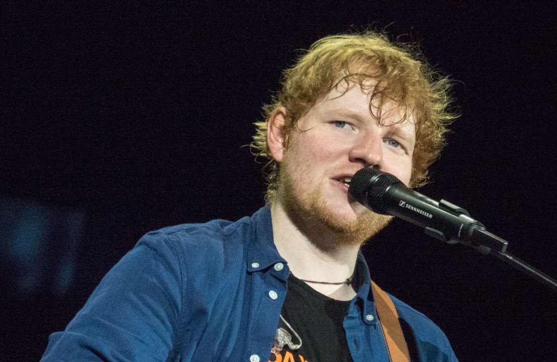 Ed Sheeran zeigt einen Clip, in dem er das Red-Duett von Taylor Swift neu aufnimmt