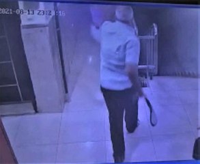 Aracının alarmı çalınca komşunun çocuğunu kemerle dövdü