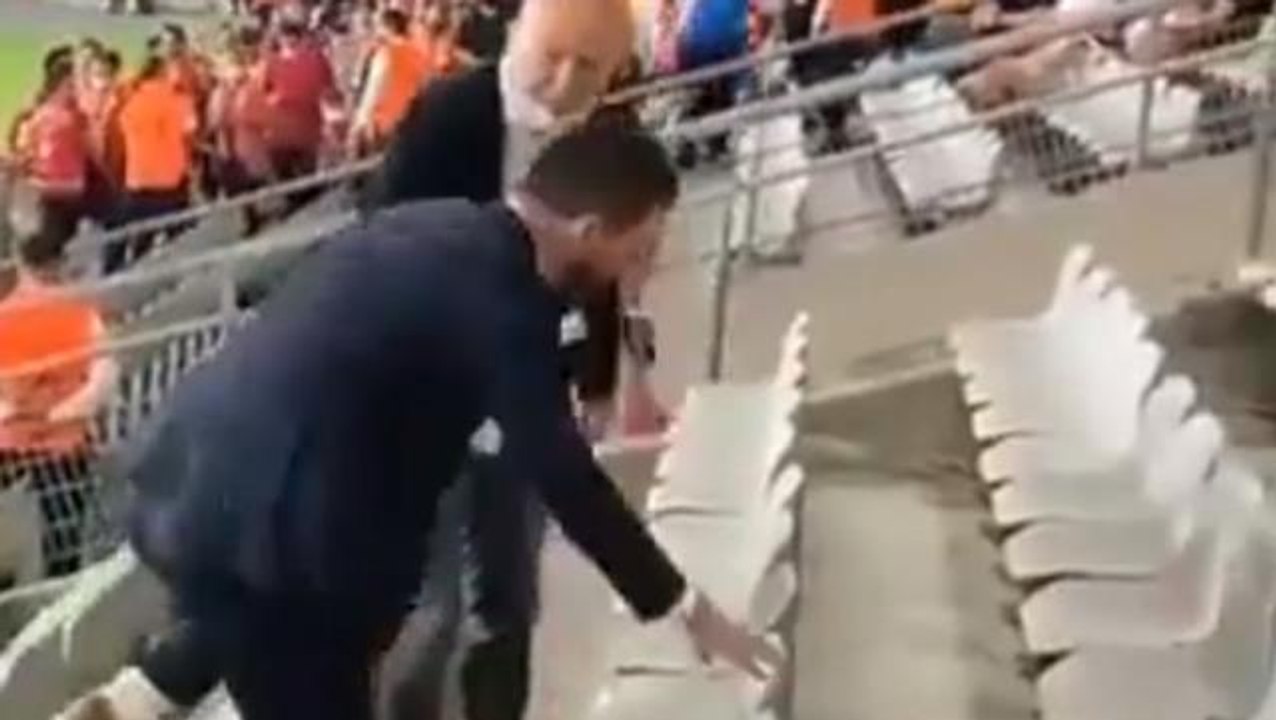 Arda Turan'dan, "Seni sırtımda taşırım" diyen taraftara aynı güzellikte karşılık