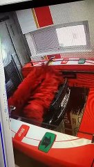 Il détruit bêtement son Range Rover à la station de lavage !