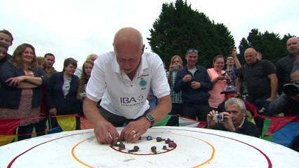 Snails slug it out in World Championship race