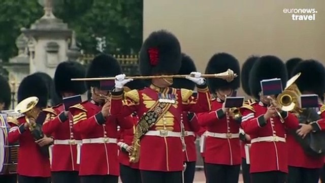 Changing of the Guards returns to Buckingham Palace after more than a year