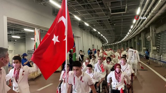 Türkiye Paralimpik Milli Takımı geçit törenini coşkuyla bekledi