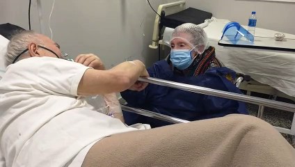 La conmovedora despedida de  un hombre que murió por coronavirus de su esposa