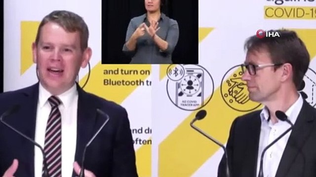 Yeni Zelandalı bakanın canlı yayında dili sürçtü; sosyal medyada “bacaklarını aç” hareketi başladı