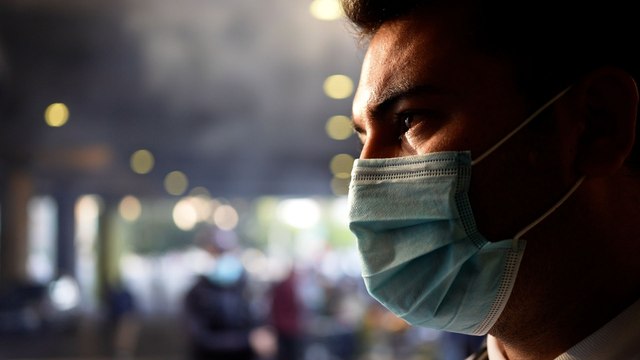 «On vit avec la douleur» : Firooz, réfugié afghan en France, a vu de loin son pays s’effondrer