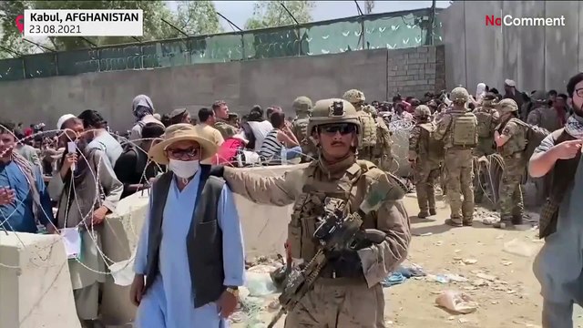 Μέσα στο αεροδρόμιο της Καμπούλ