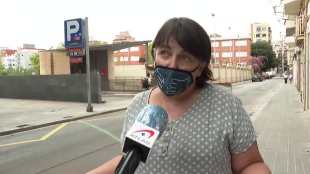 Bancos en mitad de la calle