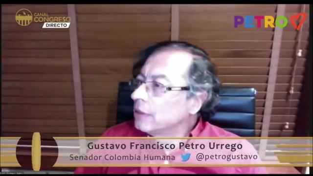 URIBE Vs PETRO El día en Ambos se acusaron de tener lazos con Paramilitares - A quien le creen ?