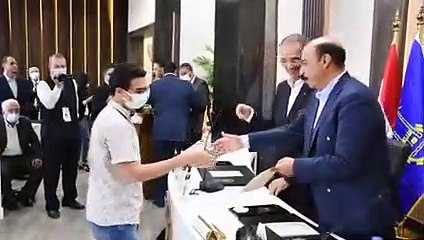 وزير الاتصالات يكرم نماذج متميزة من خريجى برامج تدريب على تكنولوجيا المعلومات بأسوان