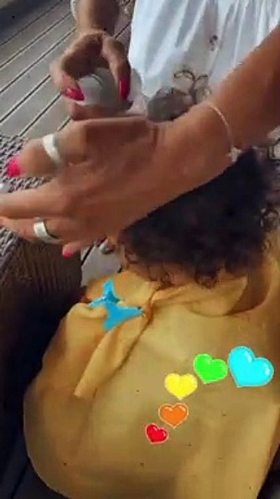 Vídeo. Mãe de Angélico Vieira corta o cabelo ao filho de Rita Pereira