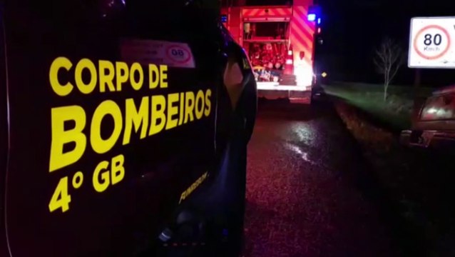 Quatro veículos se envolvem em forte colisão na PR-180, em Cascavel; Três pessoas ficaram feridas