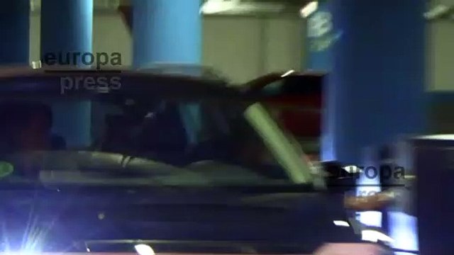 Carlota Corredera salía del tanatorio en su vehículo tras despedir a la madre de David Valldeperas