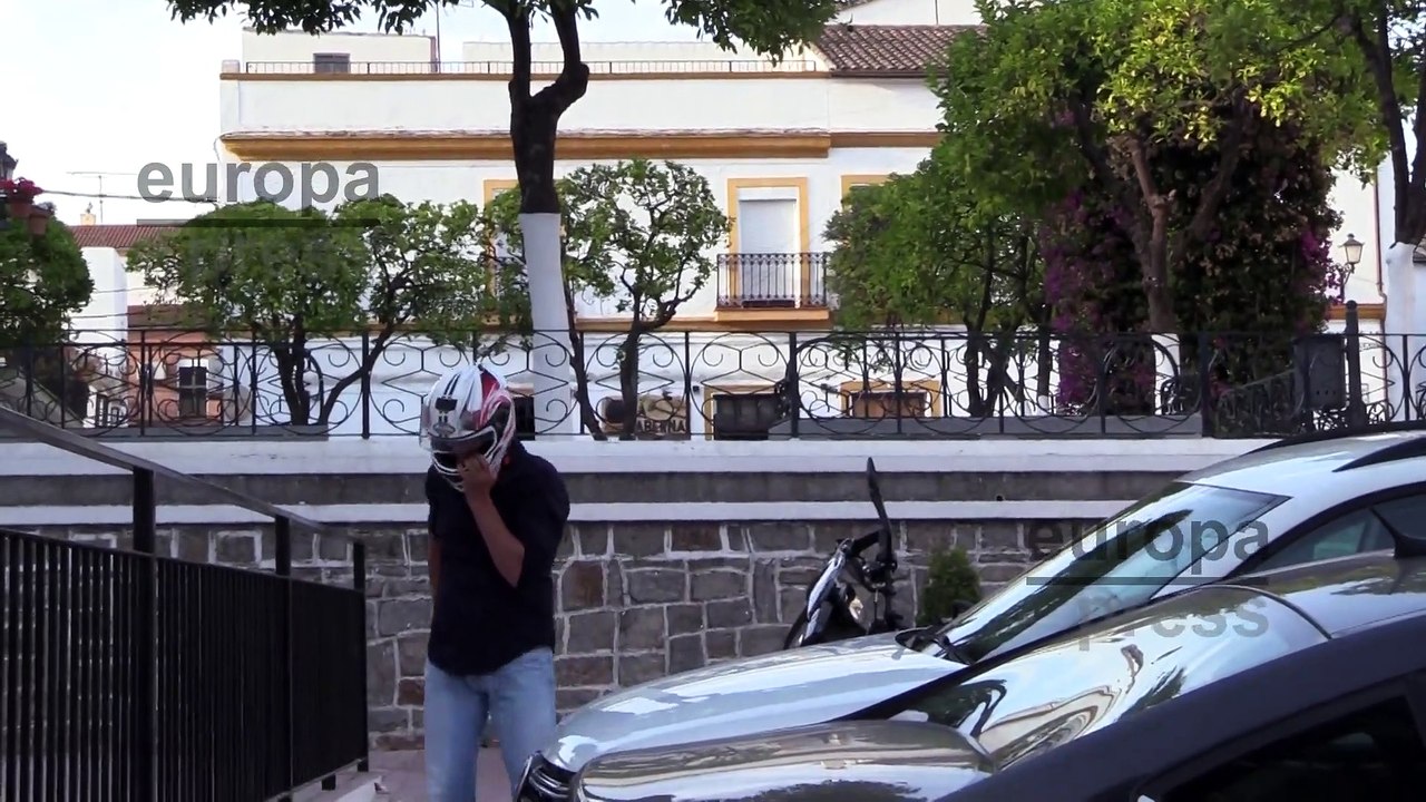 Carmen Janeiro, Jesulín de Ubrique y Humberto Janeiro llegan al funeral por su padre