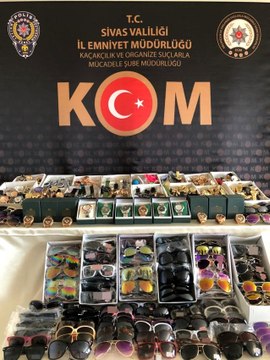 Sivas'ta kaçak kol saatleri ve güneş gözlükleri ele geçirildi