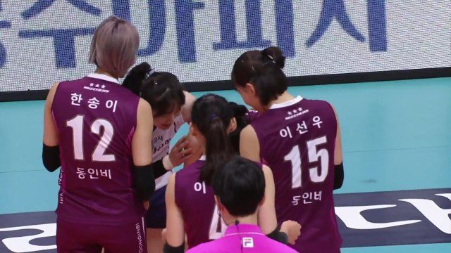 언니 괜찮아? ...'4강 주역들' 채운 풍성한 배구코트 / YTN