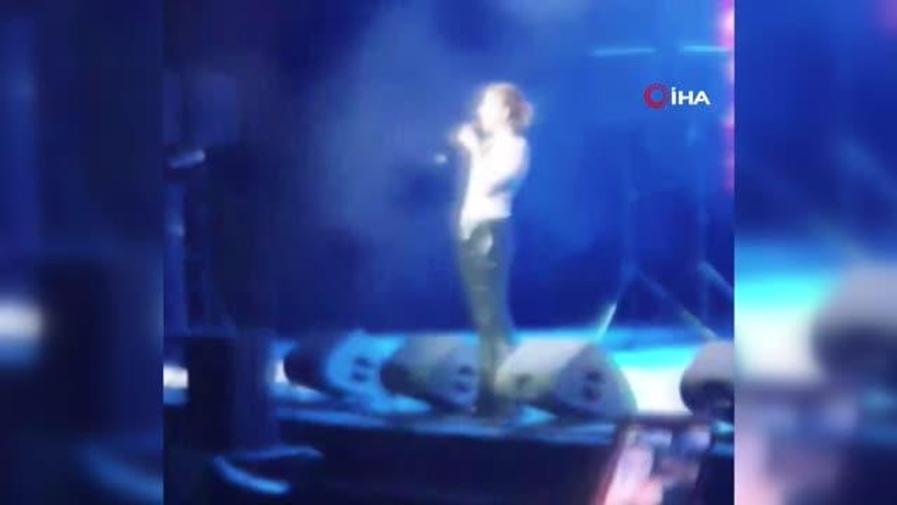 Ünlü sanatçı Yıldız Tilbe'ye sahnede sürpriz