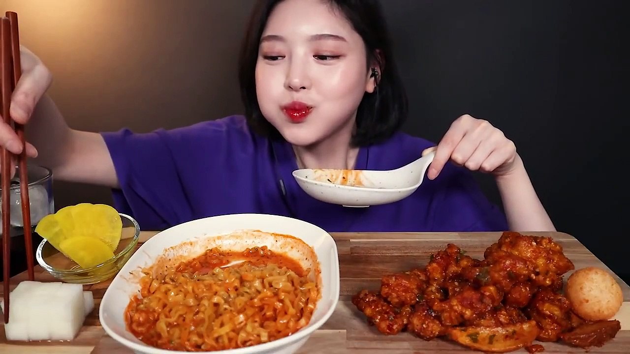Carbo-Spicy Chicken Noodles chicken mukbang ASMR //EATING VIDEO - video  Dailymotion