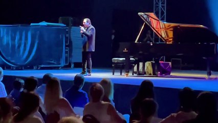 Fazıl Say, konserine Genco Erkal'ı alkışlayarak başladı: Böyle bir rezilliğin ve cahilliğin, böyle büyük bir sanatçıya yapılmaması gerekiyor