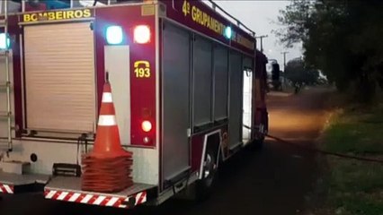 Corpo de Bombeiros é acionado para combater incêndio em praça no Periolo