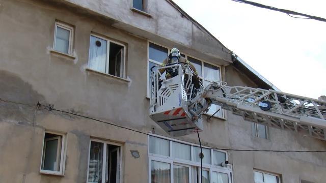 Maltepe'de hareketli anlar! Bebeğini rehin alan baba tam ikna oldu derken kendini yaraladı
