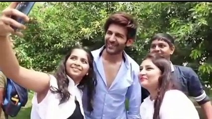 “Aww”, Kartik Aaryan shares video of dancing with a little fan