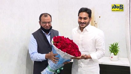 సీఎం జగన్‌ను కలిసిన ‘సెంచరీ ప్లై బోర్డ్స్‌’ ప్రతినిధులు