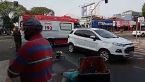 Carro e bicicleta colidem em cruzamento no centro de Umuarama