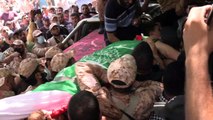 تشييع فلسطيني توفي متأثرا بجراح أصيب بها السبت خلال مواجهات مع القوات الإسرائيلية