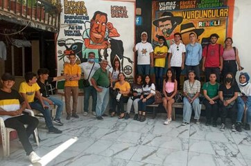 TELAFİ EĞİTİMİNDE MASKE TAKMAYAN GENCİN BAŞINA GELENLERİN KISA FİLMİNİ ÇEKTİLER