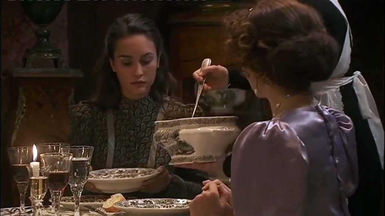 Buenos modales para una comida de etiqueta. Enseñar buenos modales