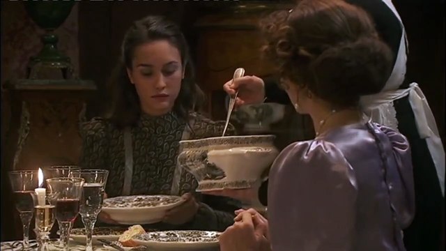 Buenos modales para una comida de etiqueta. Enseñar buenos modales