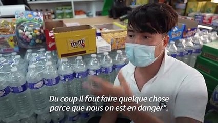 Dans une épicerie afghane de Paris, Nassrullah tient le bureau des peurs