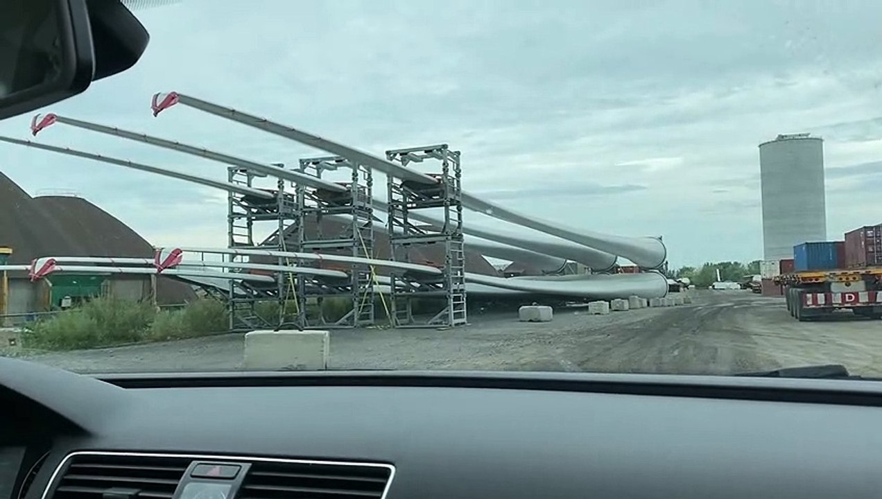 Les pales des éoliennes (Le Reflet - Guillaume Gervais)