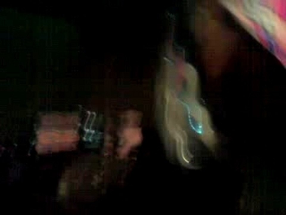 Moi en train de faire un burn + croute dans une porte