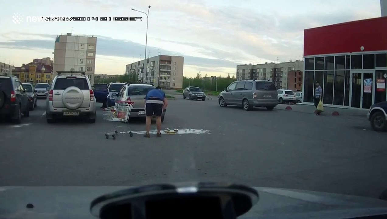 Ne jamais jouer avec le caddie au supermarché... Gamelle douloureuse