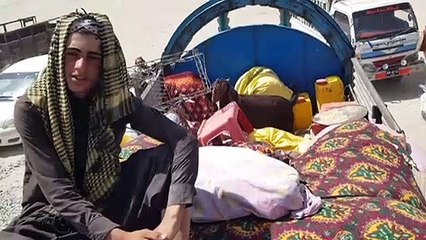 آلاف يفرون من أفغانستان ولاجئون في باكستان يريدون العودة