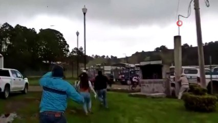 - Meksika Donanmasına ait helikopter iniş yaptığı sırada düştü