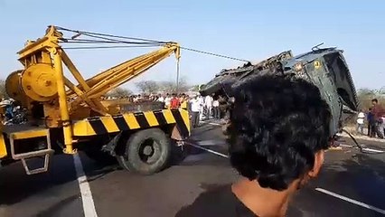 कार से भिड़ंत के बाद सैन्य ट्रक बाइक पर पलटा, तीन जातरुओं की मृत्यु