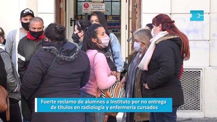 Fuerte reclamo de alumnos a Instituto por no entrega de títulos en radiología y enfermería cursados