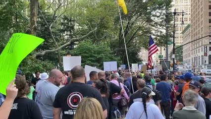 New York'ta aşı karşıtı protesto