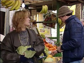 classic Eastenders S01E18  Clacton or Bust (18 Apr 1985)