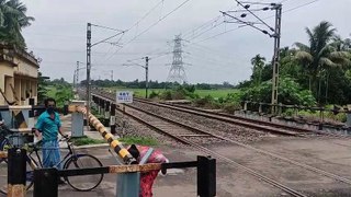 PEOPLE ARE SO CARELESS __ CROSSED UNDER THE RAILGATE __ HIGH SPEED STORMY ACTION OF INTERCITY __ IR