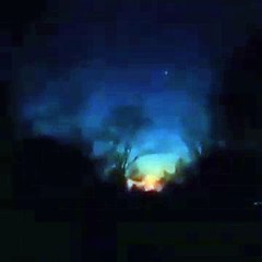 Strange beams appear in the night sky in the US suspicious of UFOs
