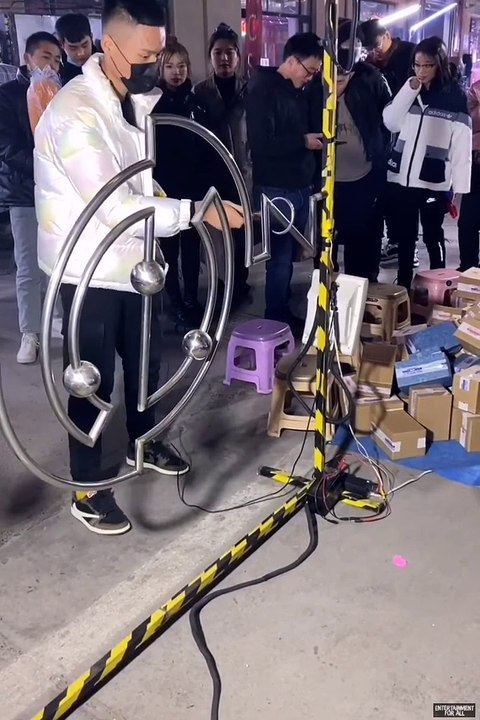 Trying To Win Most Difficult Buzz Wire game.